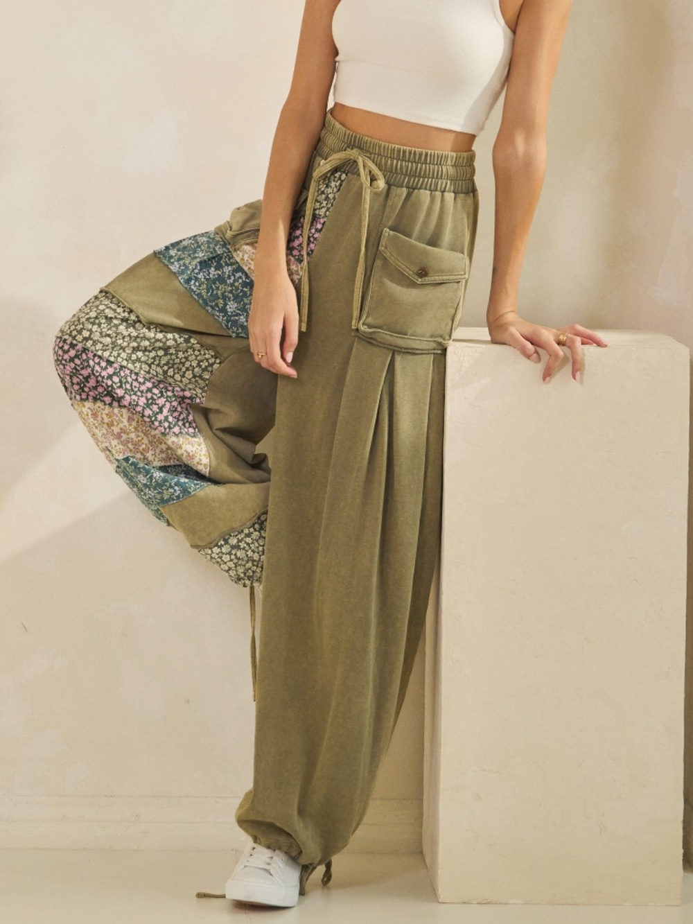 Sage + Fig Floral Print Patchwork Stretchy Waist Jogger Pants - Picture 3 of 7